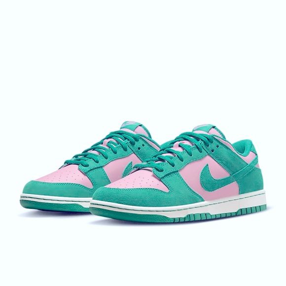 Nike Dunk Low Retro - Picture 1 of 7